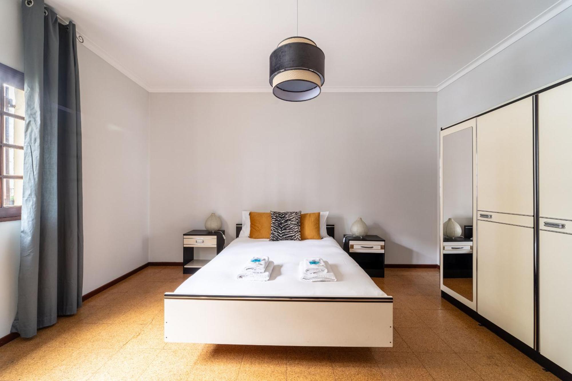 Amorosa Villa, 500M From The Beach By House And People Exterior foto